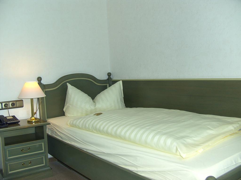 Schlosshotel Wilhelmsthal Calden Стая снимка